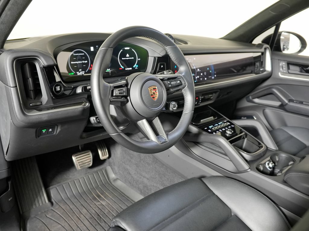 Certified 2024 Porsche Cayenne Turbo AWD/4WD image 4