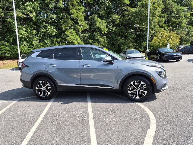 Used 2025 Kia Sportage EX FWD image 2