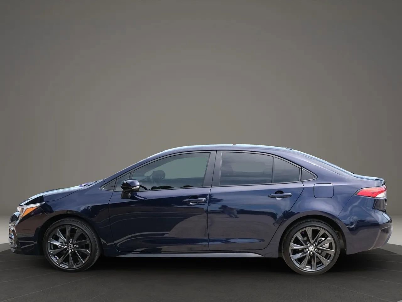Used 2025 Toyota Corolla SE image 2