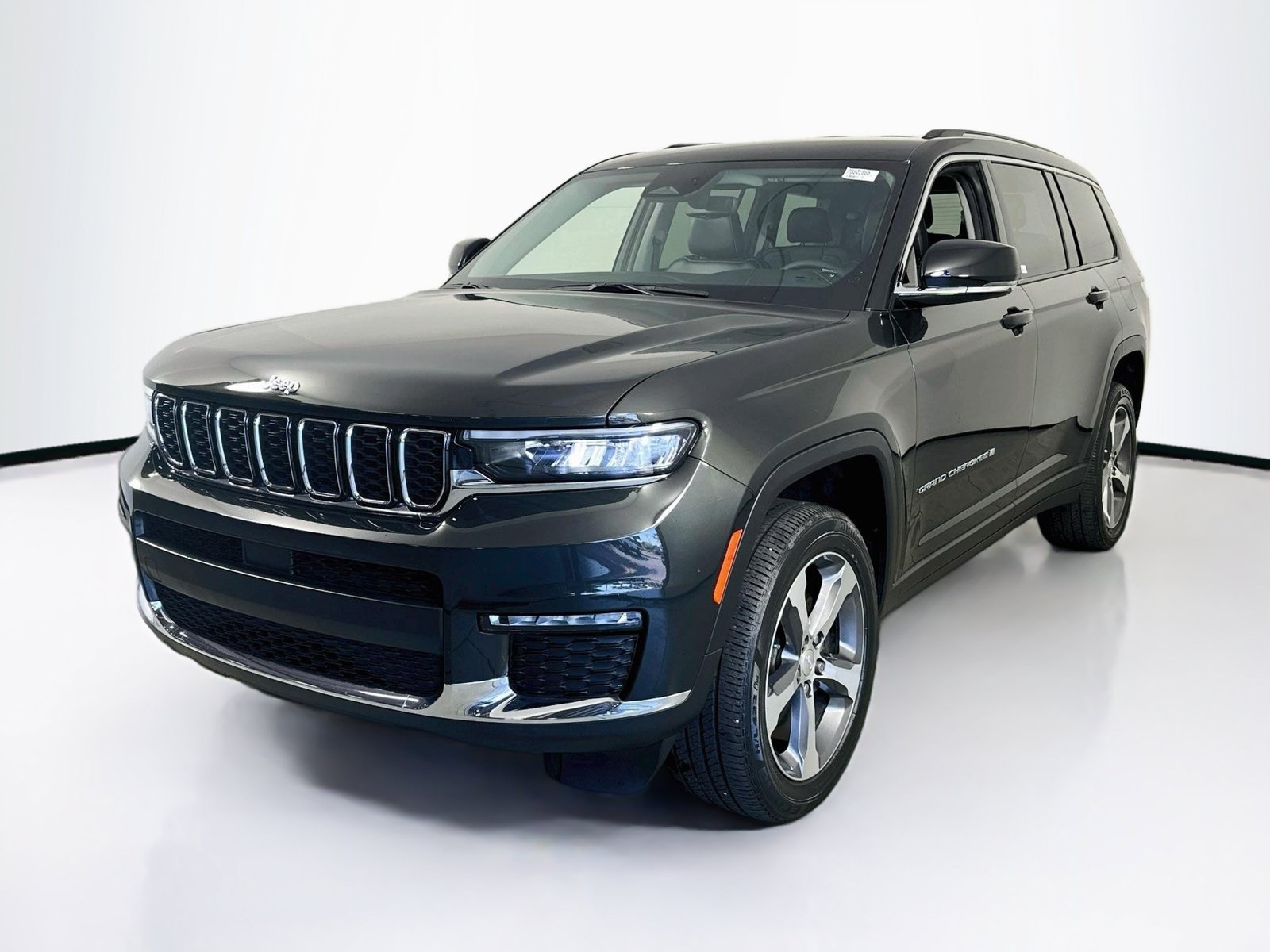 Used 2023 Jeep Grand Cherokee L Limited RWD image 1
