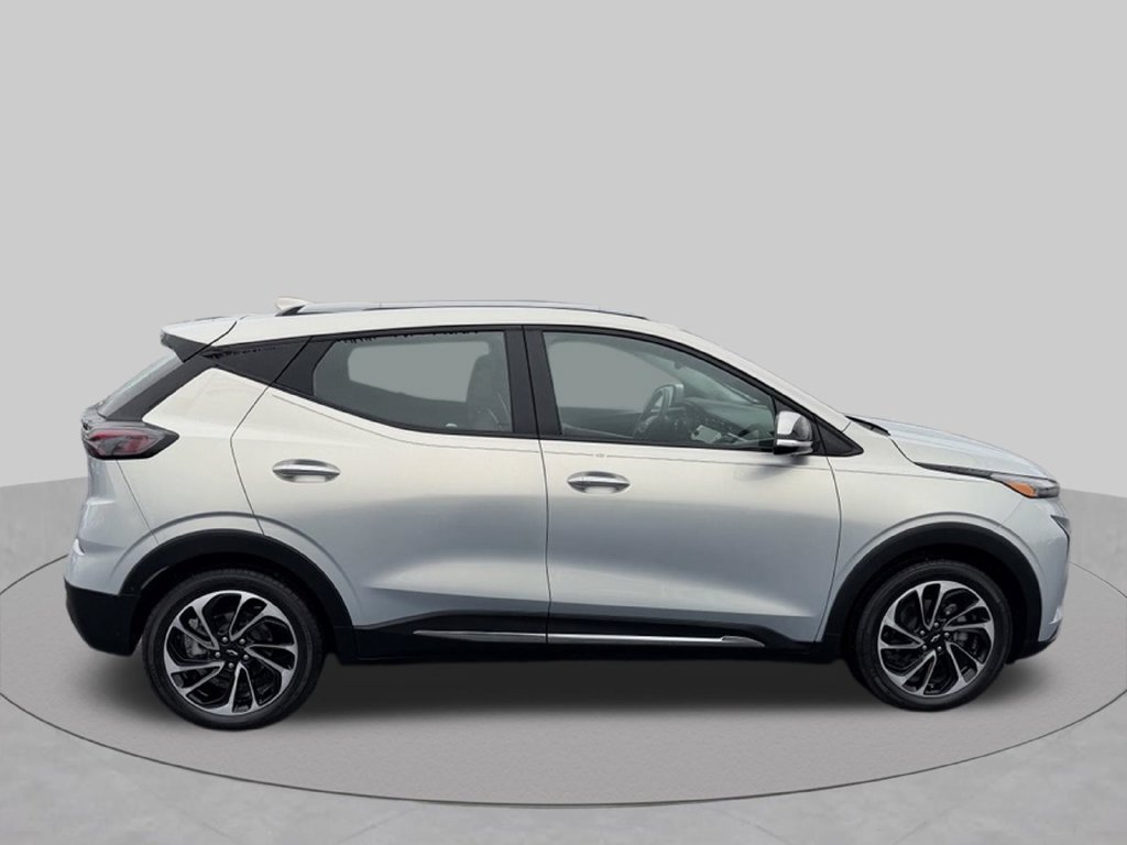 Used 2023 Chevrolet Bolt EUV Premier w/ Sun & Sound Package FWD image 6