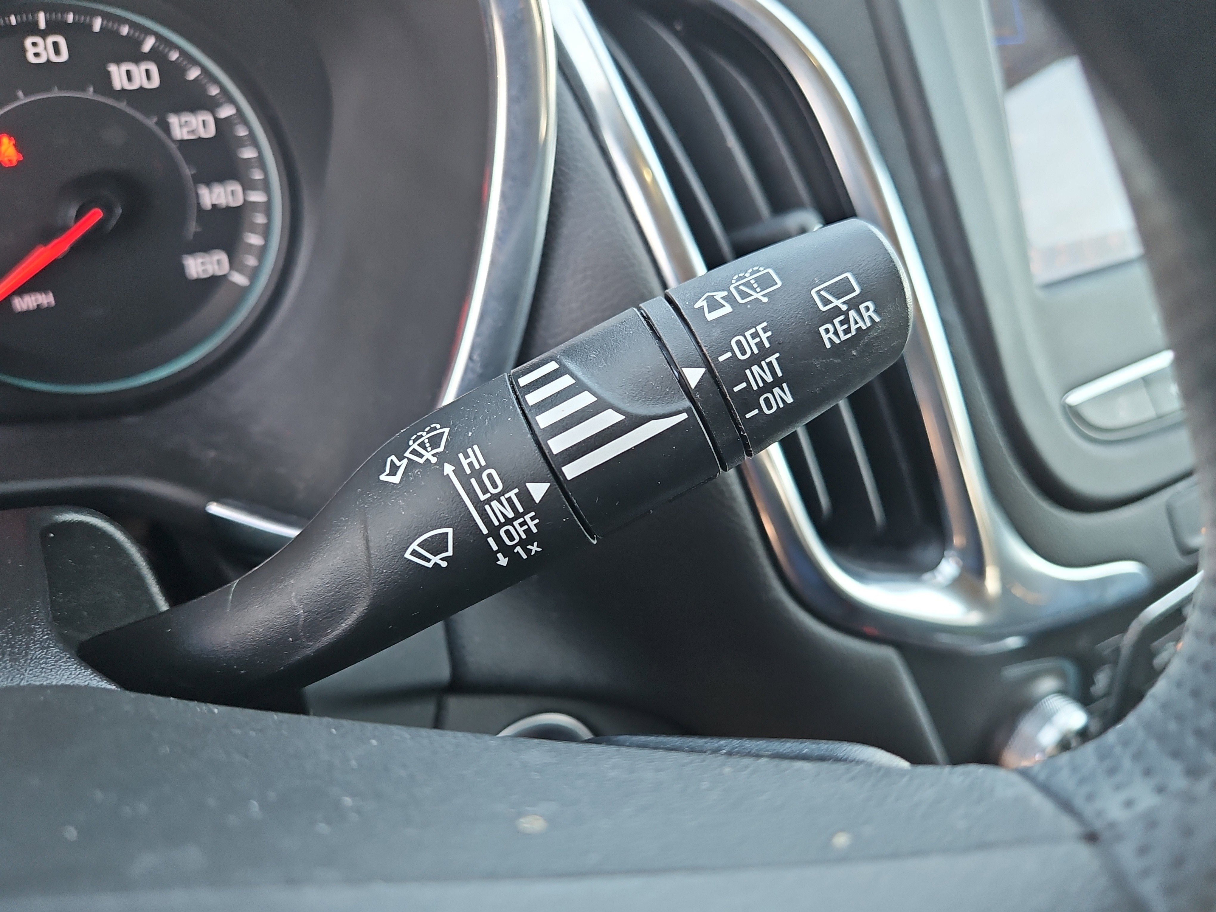 Used 2024 Chevrolet Equinox LT FWD image 23