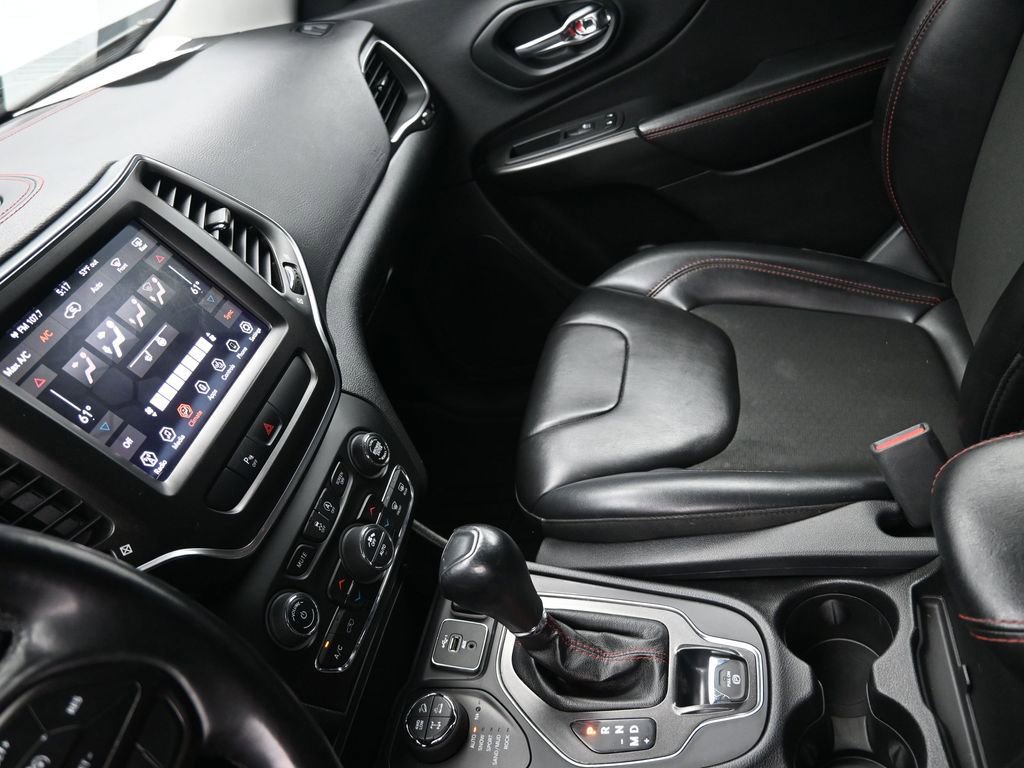 Used 2020 Jeep Cherokee Trailhawk w/ Comfort/Convenience Group image 18