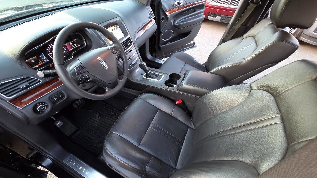 Used 2019 Lincoln MKT AWD image 26