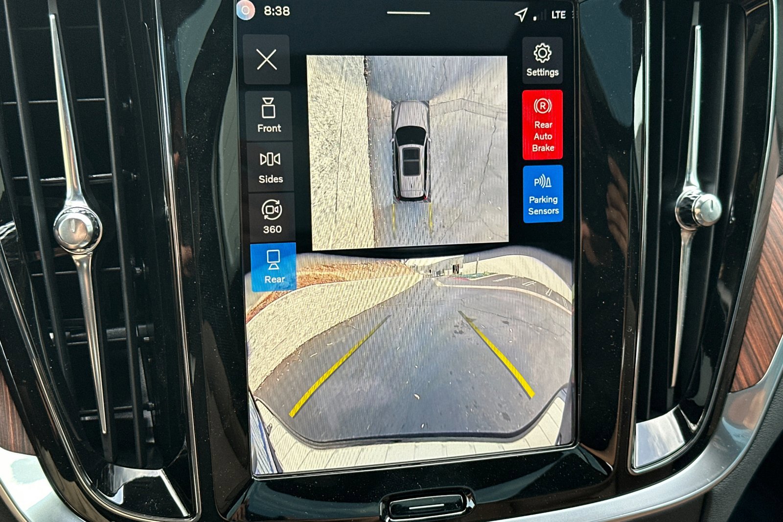 New 2026 Volvo V60 B5 Cross Country Plus w/ Climate Package image 17