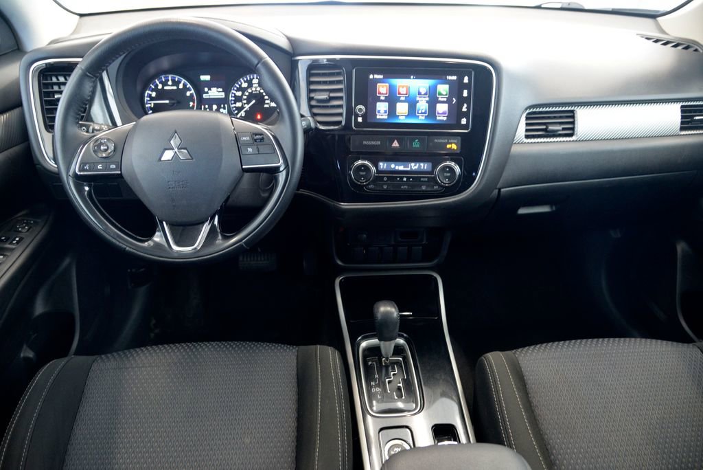 Used 2017 Mitsubishi Outlander SE AWD/4WD image 17