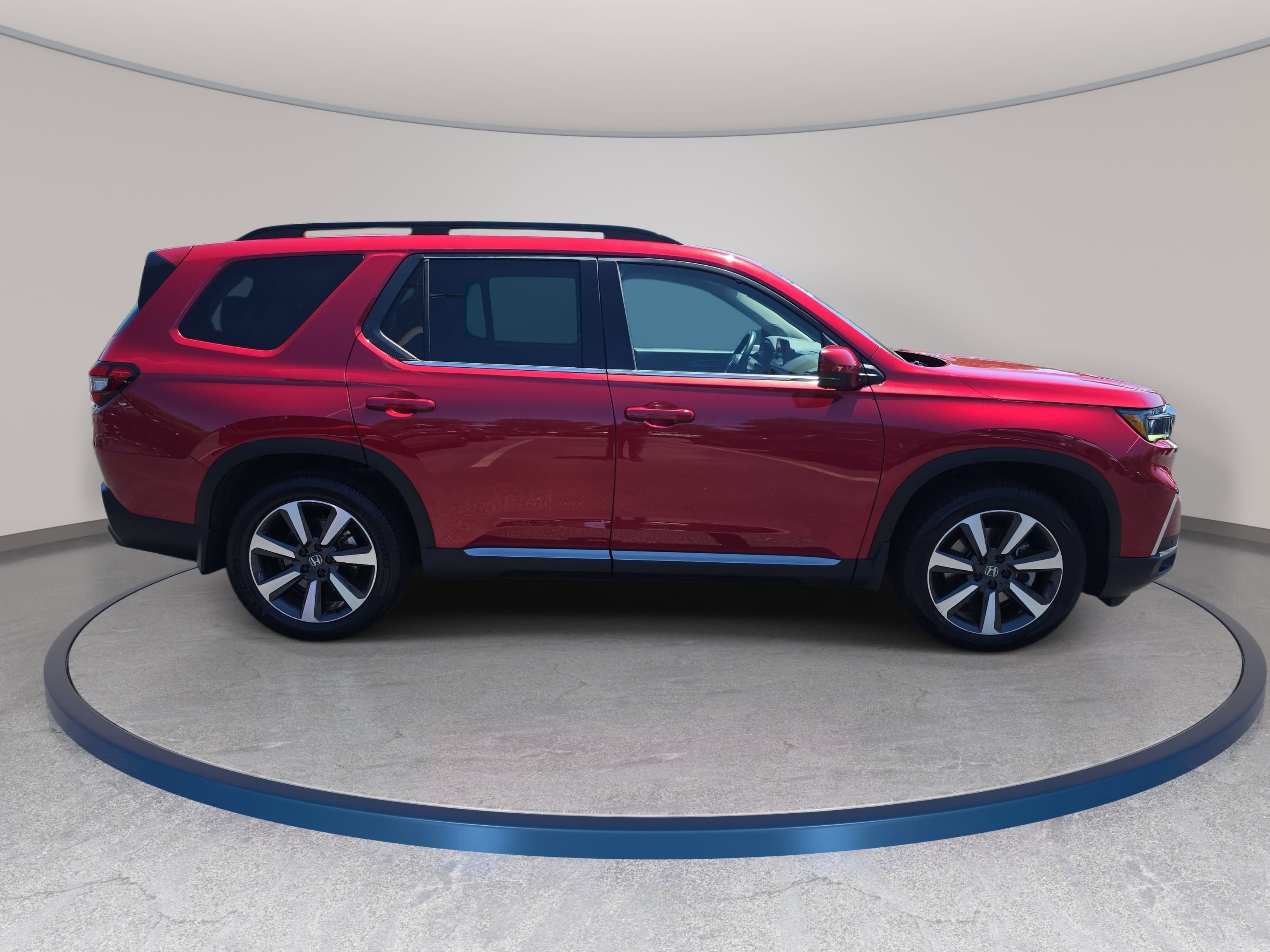 Used 2023 Honda Pilot Touring image 4