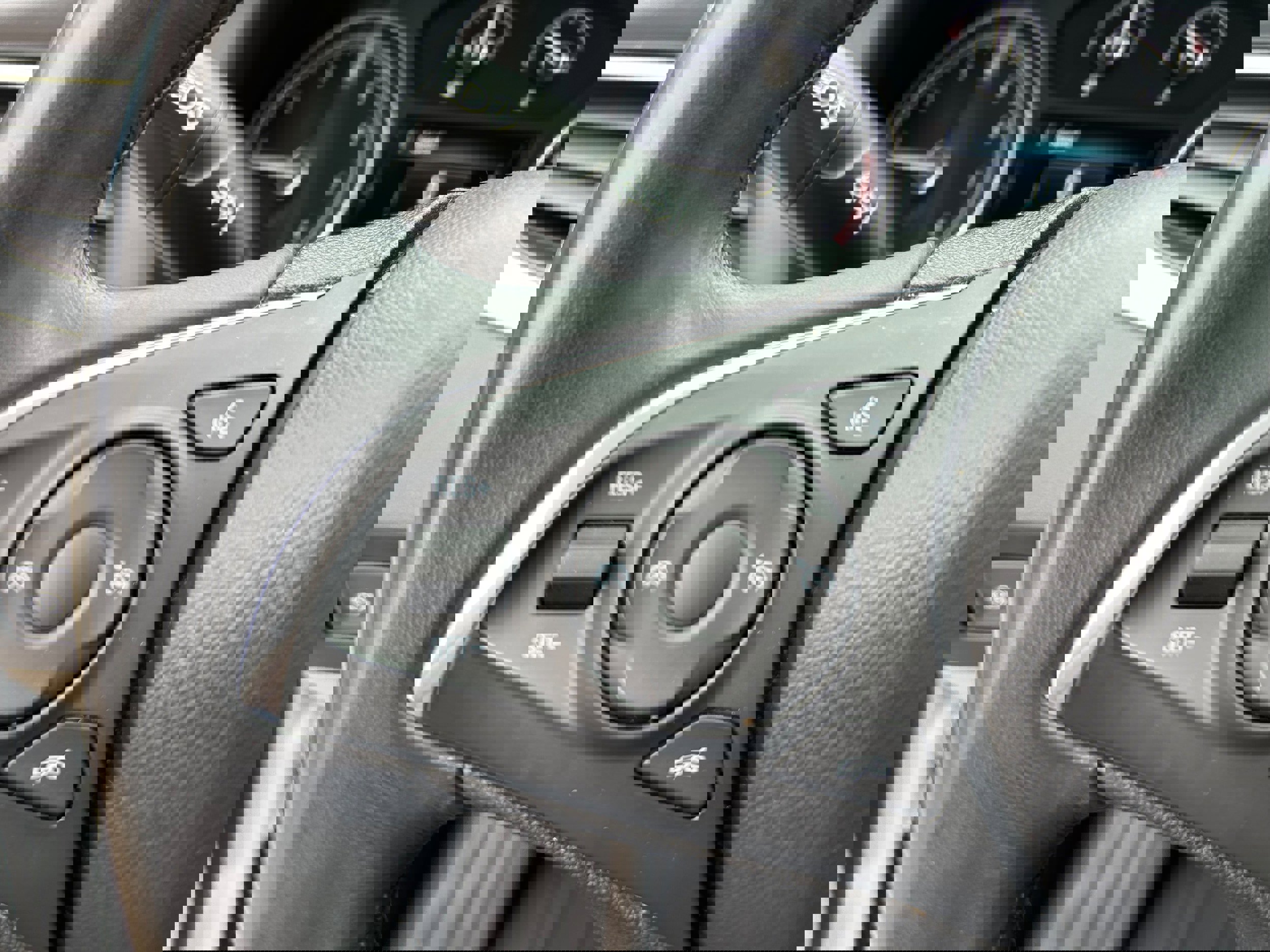 Used 2019 Buick Enclave Essence FWD image 19