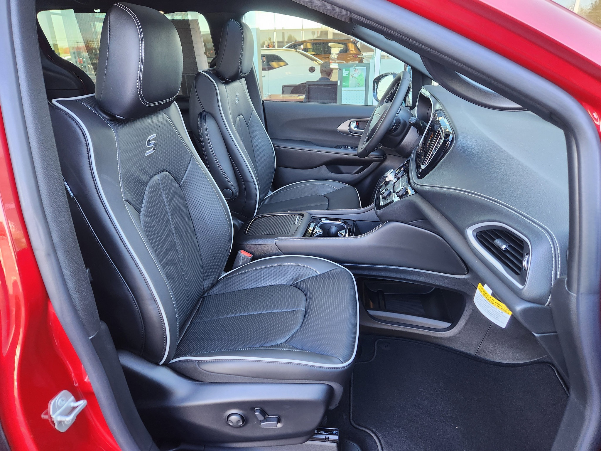 New 2027 Chrysler Pacifica Limited FWD image 34