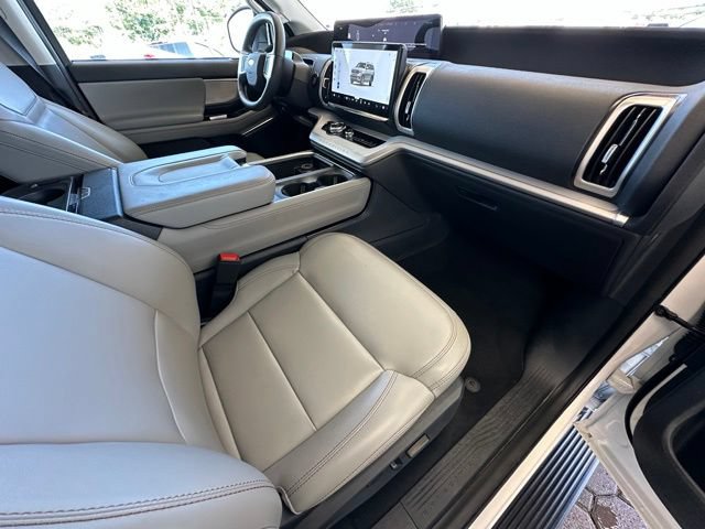 Certified 2025 Ford Expedition Active AWD/4WD image 23
