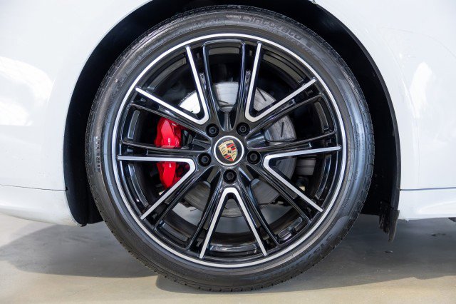 Used 2022 Porsche Panamera GTS w/ Premium Package image 25