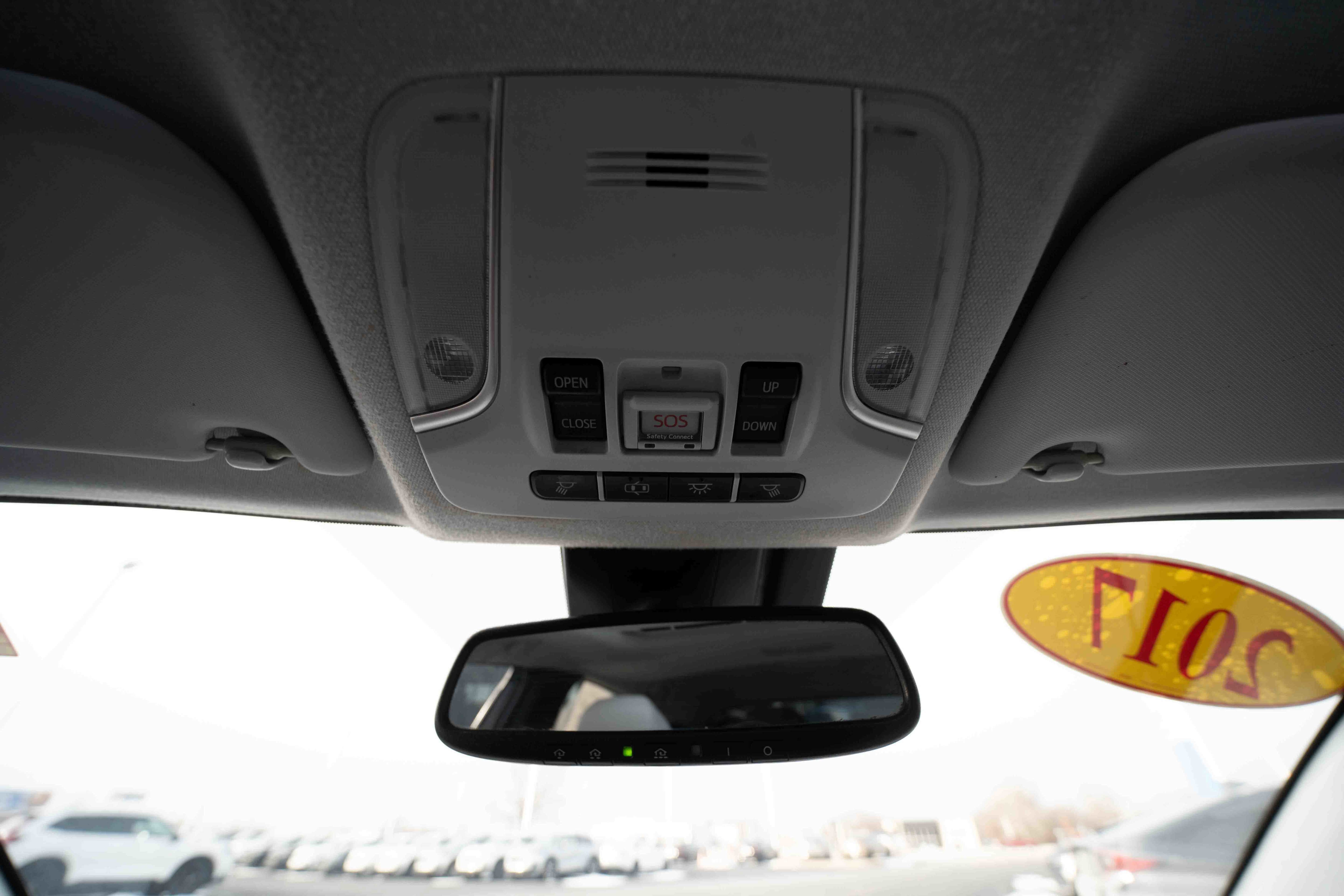 Used 2017 Toyota Prius Four image 18