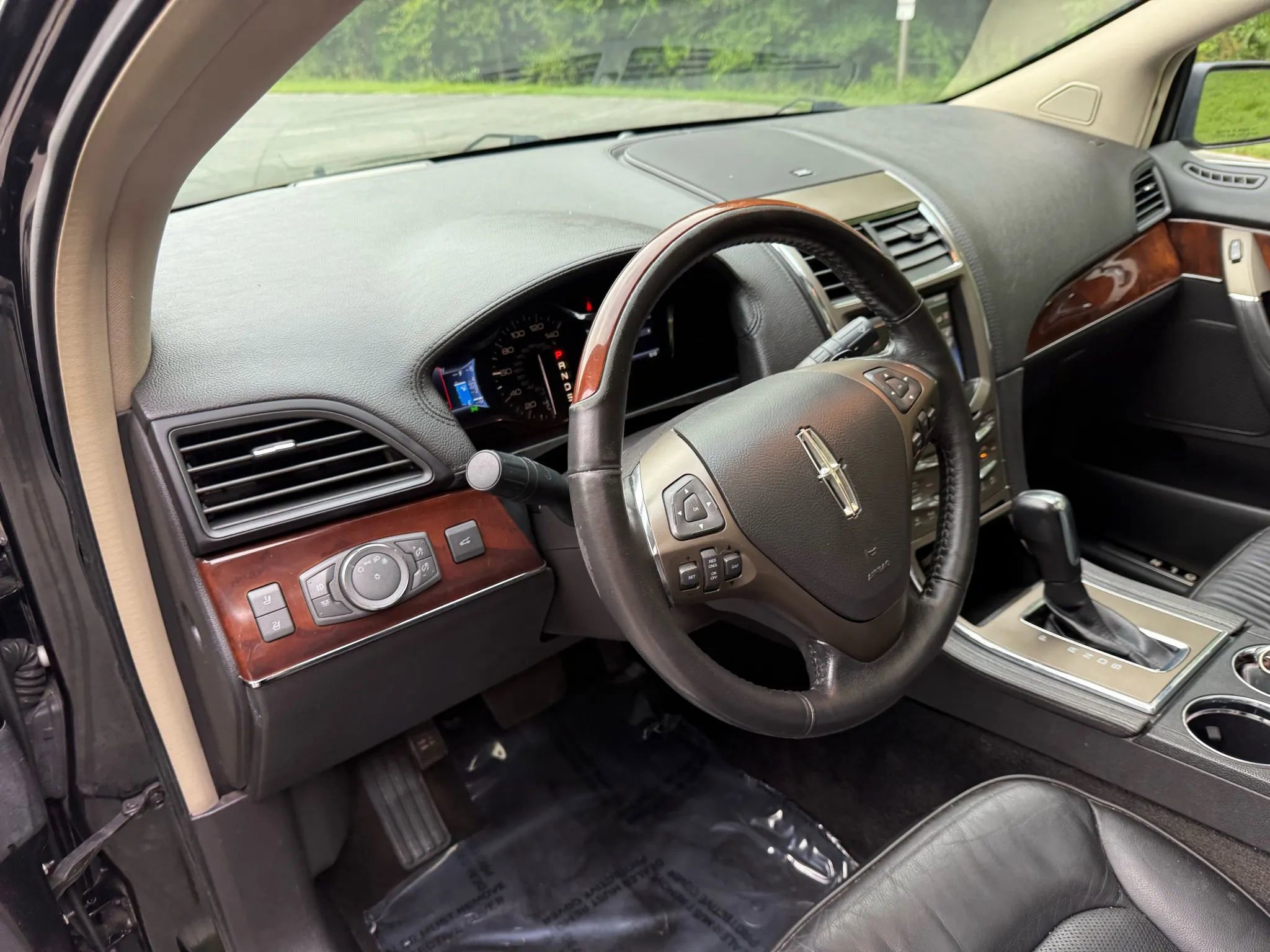 Used 2014 Lincoln MKX AWD w/ Equipment Group 102A image 25
