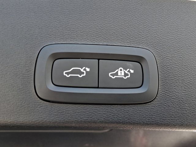 Certified 2024 Volvo XC40 B5 Plus w/ Protection Package Premier AWD/4WD image 32
