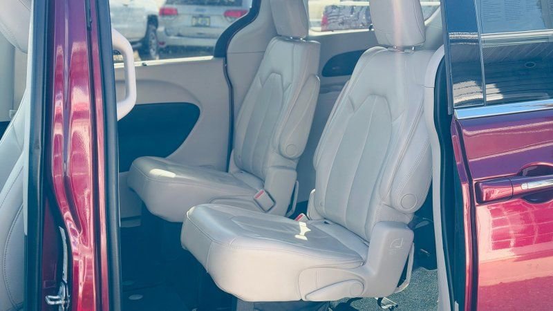 Used 2017 Chrysler Pacifica Touring-L Plus w/ Advanced Safetytec Group image 11