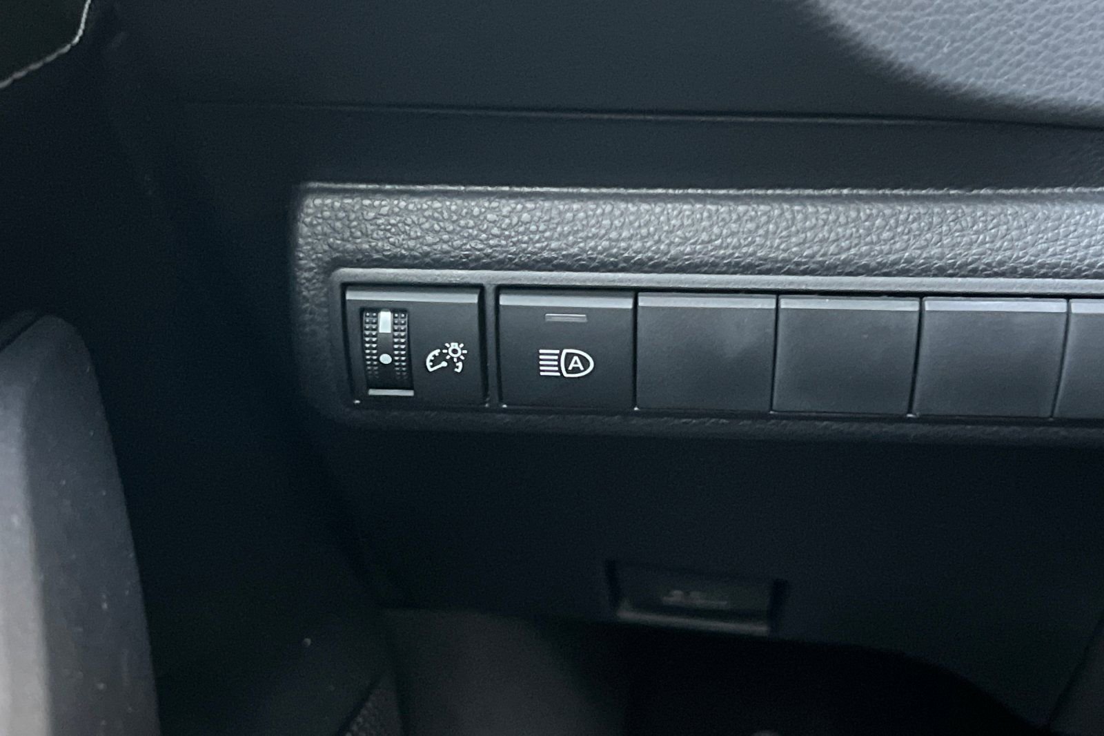 Certified 2023 Toyota Corolla SE image 33