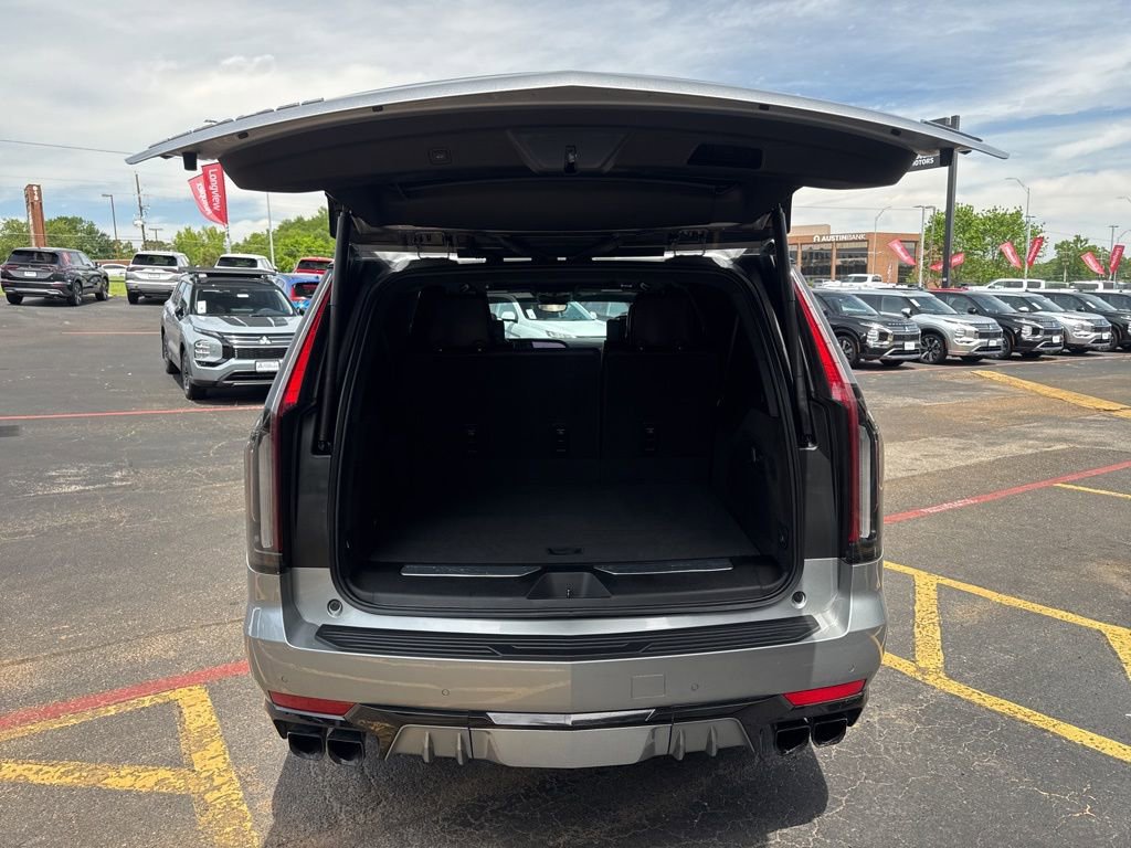 Used 2023 Cadillac Escalade ESV V AWD/4WD image 8