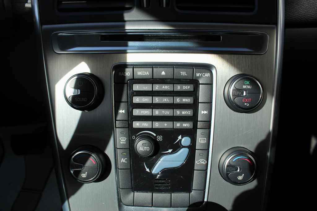 Used 2013 Volvo XC60 3.2 Premier image 19