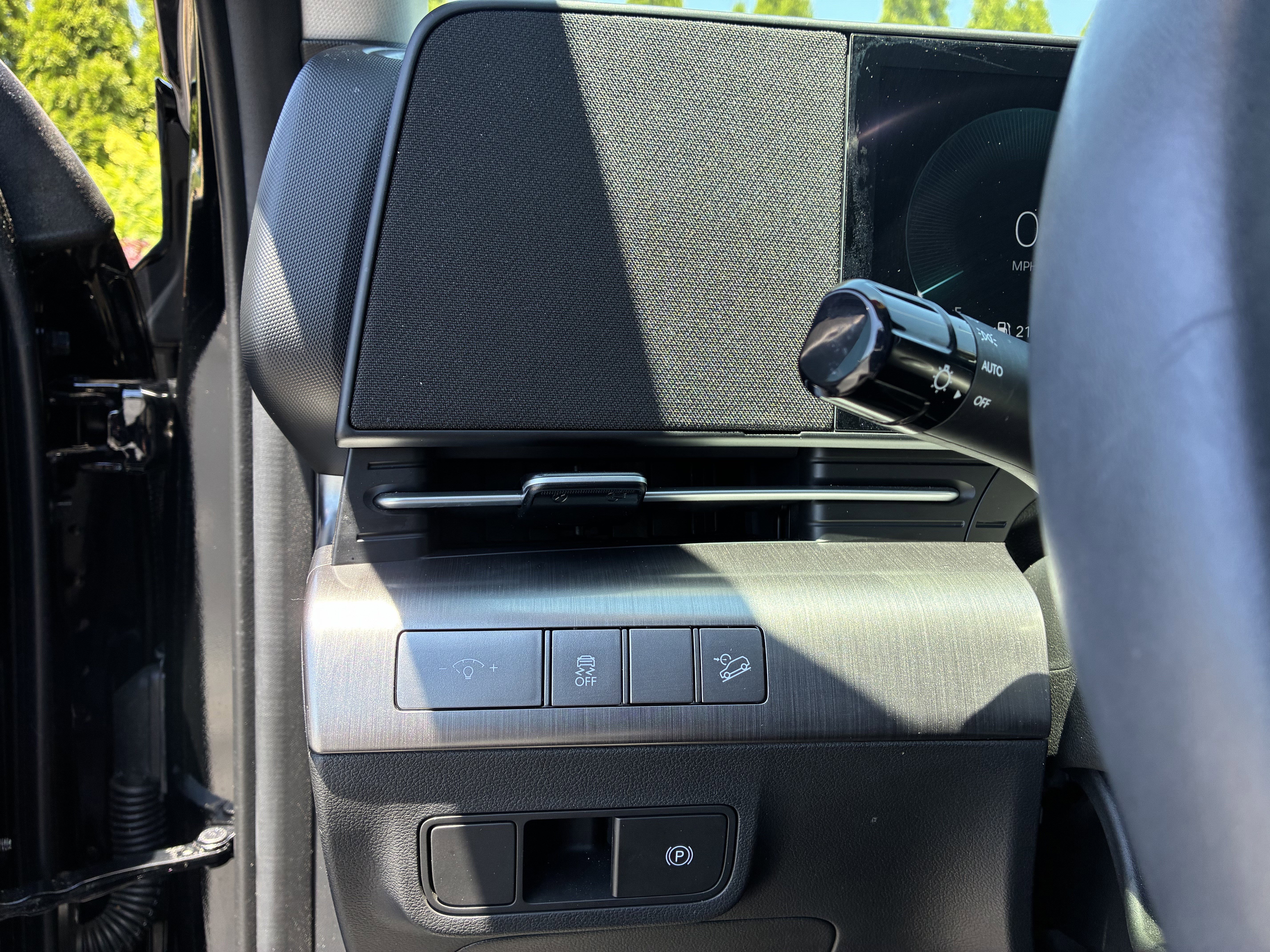 Used 2025 Hyundai Kona SEL FWD image 24