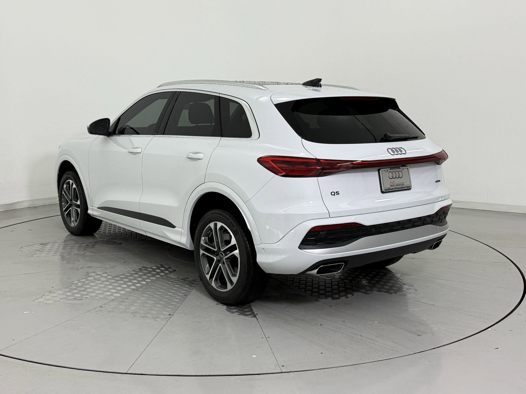 Certified 2025 Audi Q5 Premium w/ Convenience Package AWD/4WD image 3