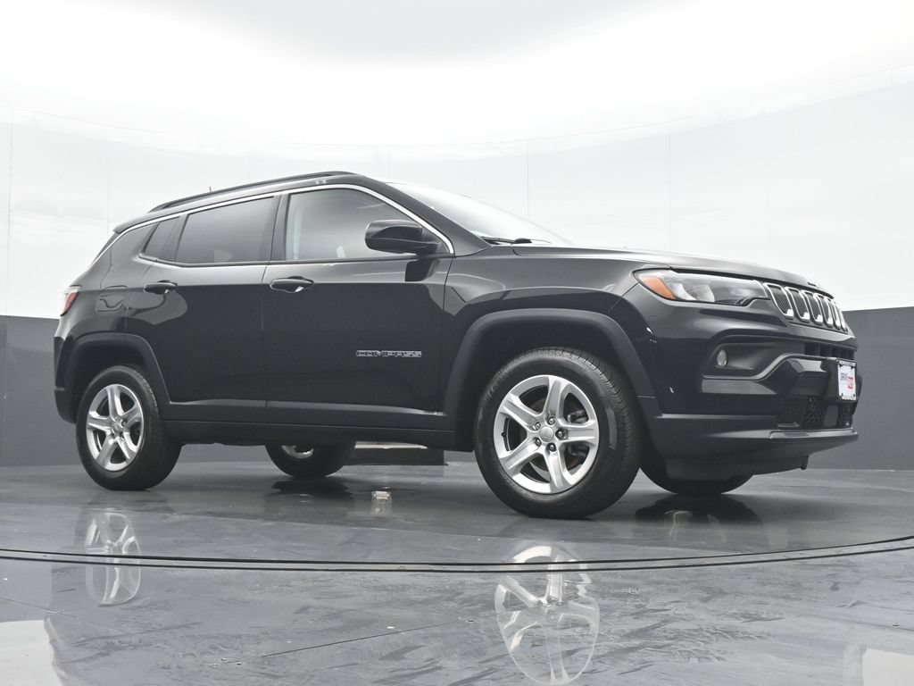 Used 2022 Jeep Compass Latitude w/ Convenience Group AWD/4WD image 32