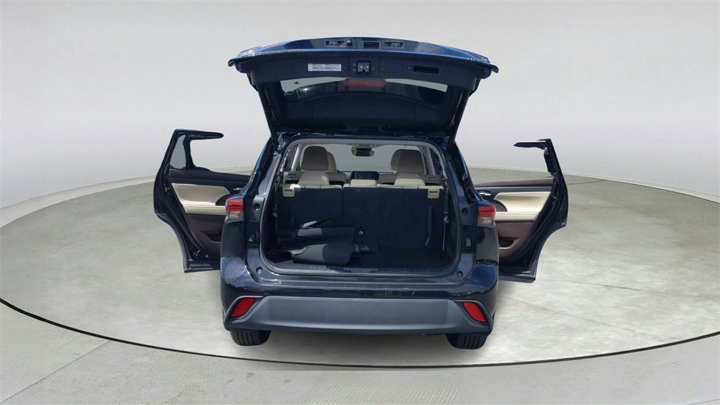 Used 2022 Toyota Highlander Bronze Edition image 12