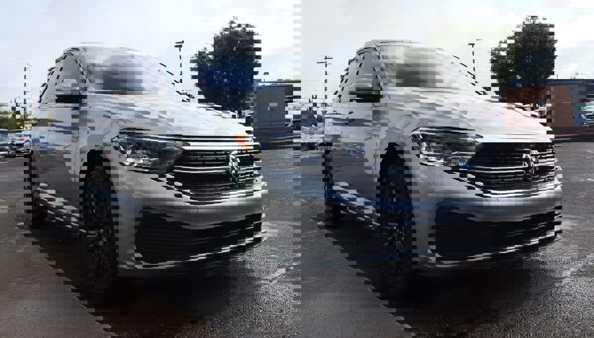 Used 2023 Volkswagen Jetta SE image 18