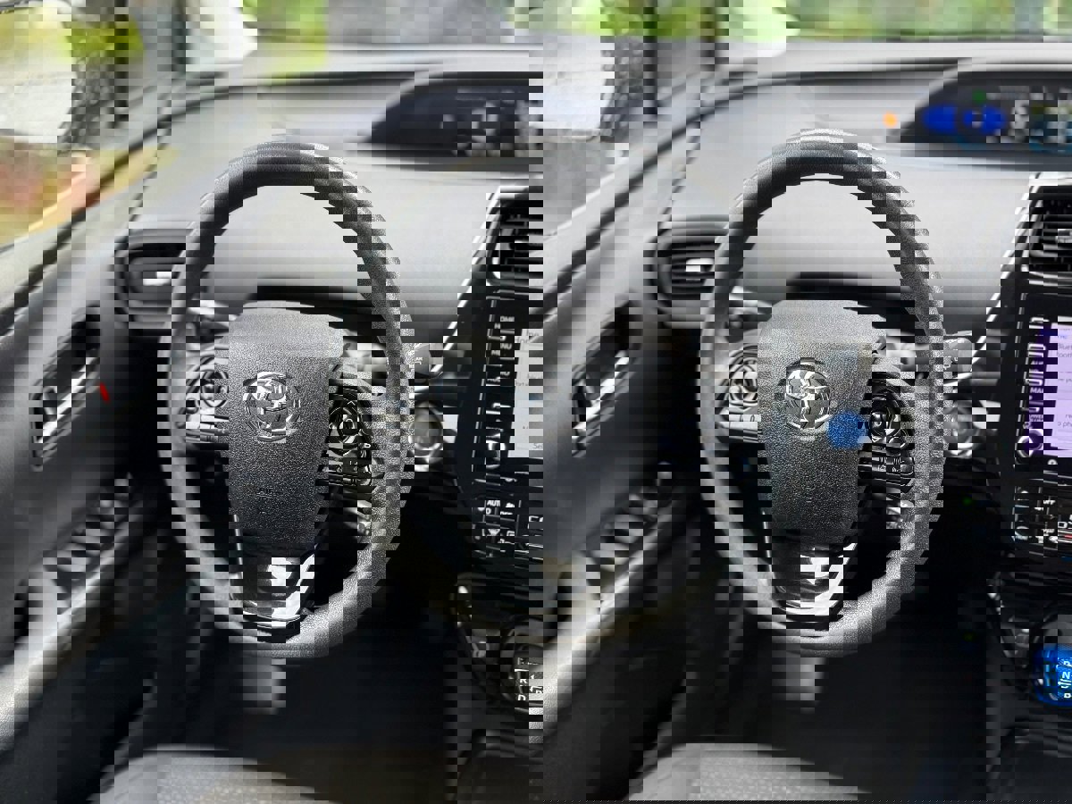 Used 2021 Toyota Prius LE w/ Carpet Mat Package (TMS) FWD image 15