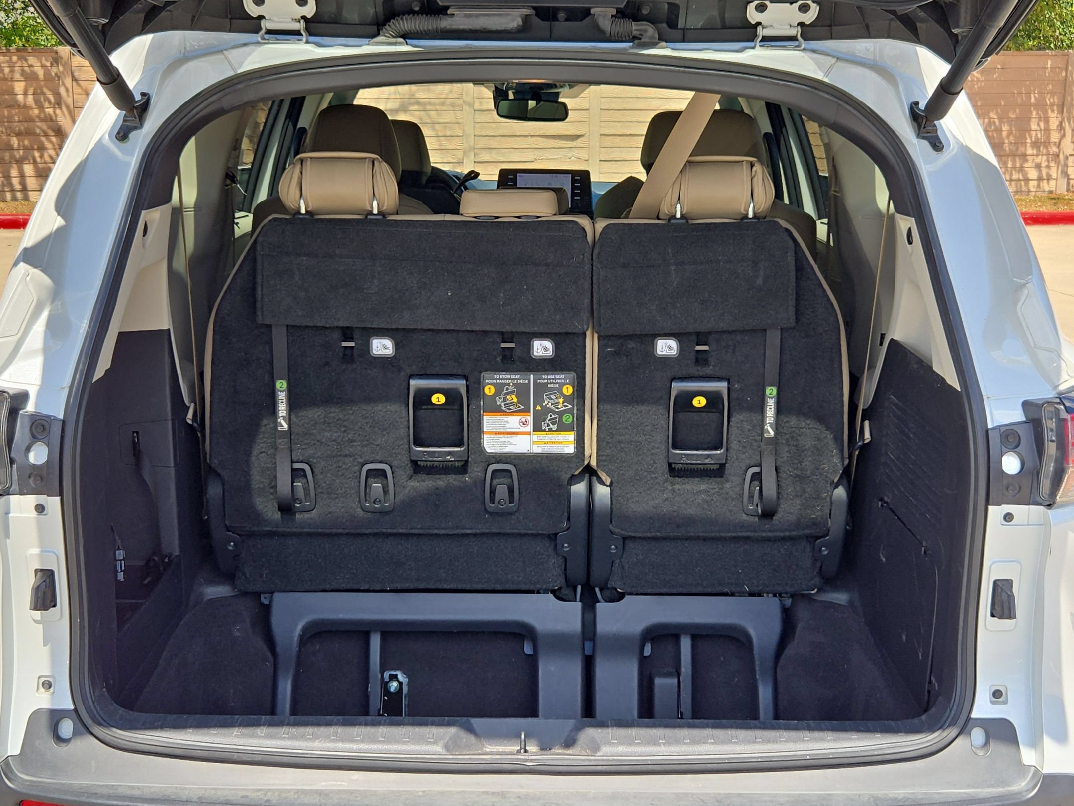 Used 2022 Toyota Sienna XLE FWD image 24
