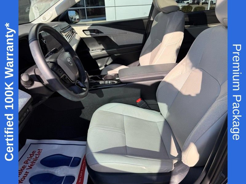 Used 2025 Toyota Camry XLE w/ Premium Package FWD image 16
