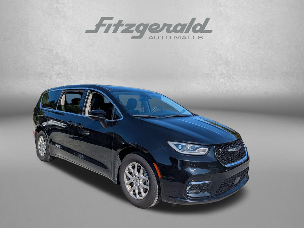Used 2024 Chrysler Pacifica Touring-L