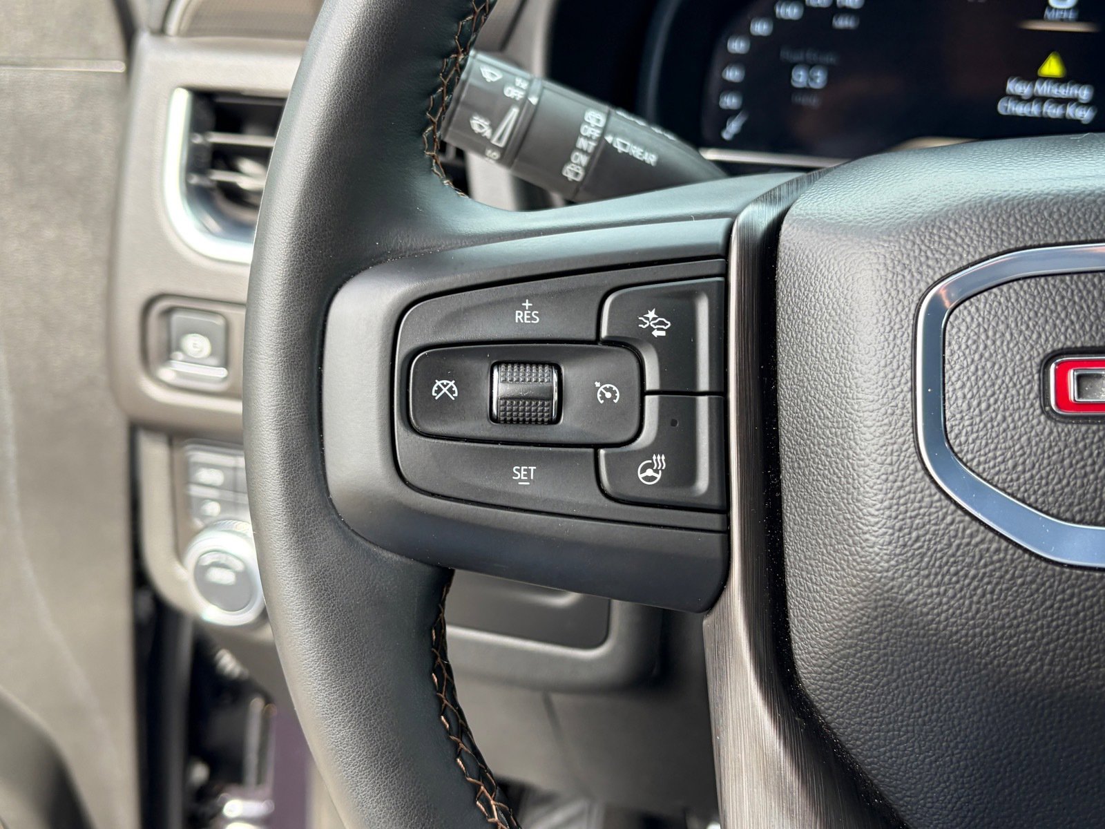 Used 2024 GMC Yukon AT4 w/ AT4 Premium Package image 21