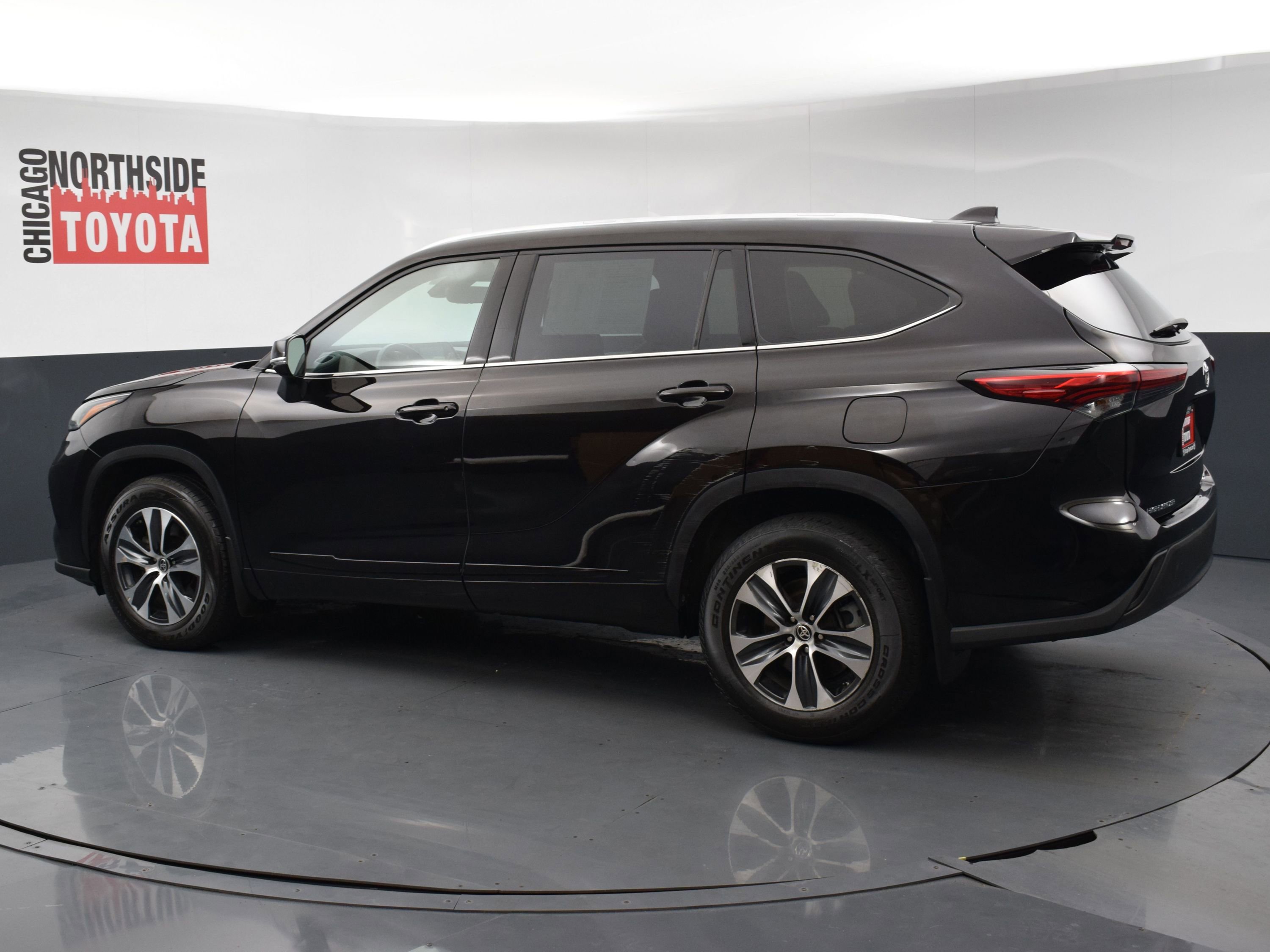 Used 2021 Toyota Highlander XLE AWD/4WD video 2