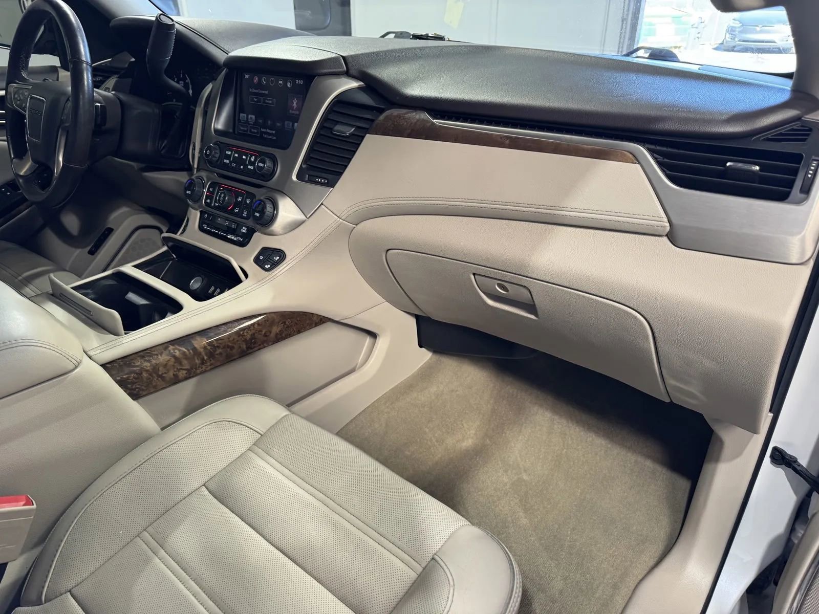 Used 2016 GMC Yukon Denali w/ Open Road Package AWD/4WD image 5