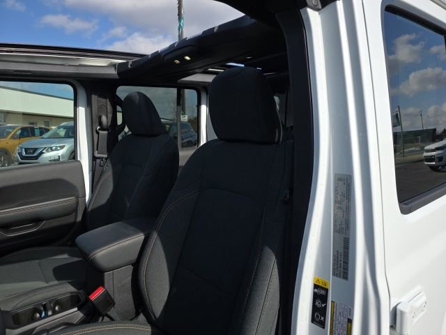 Used 2025 Jeep Wrangler Unlimited Sahara w/ Safety Group AWD/4WD image 12