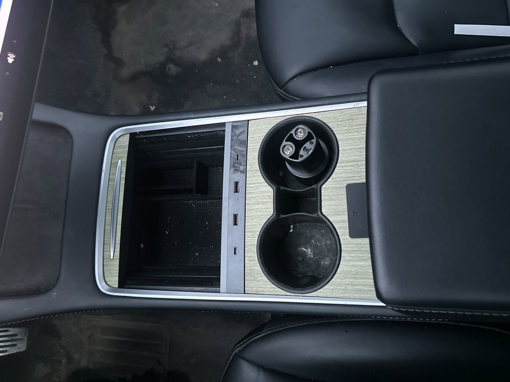 Used 2022 Tesla Model Y Long Range image 14