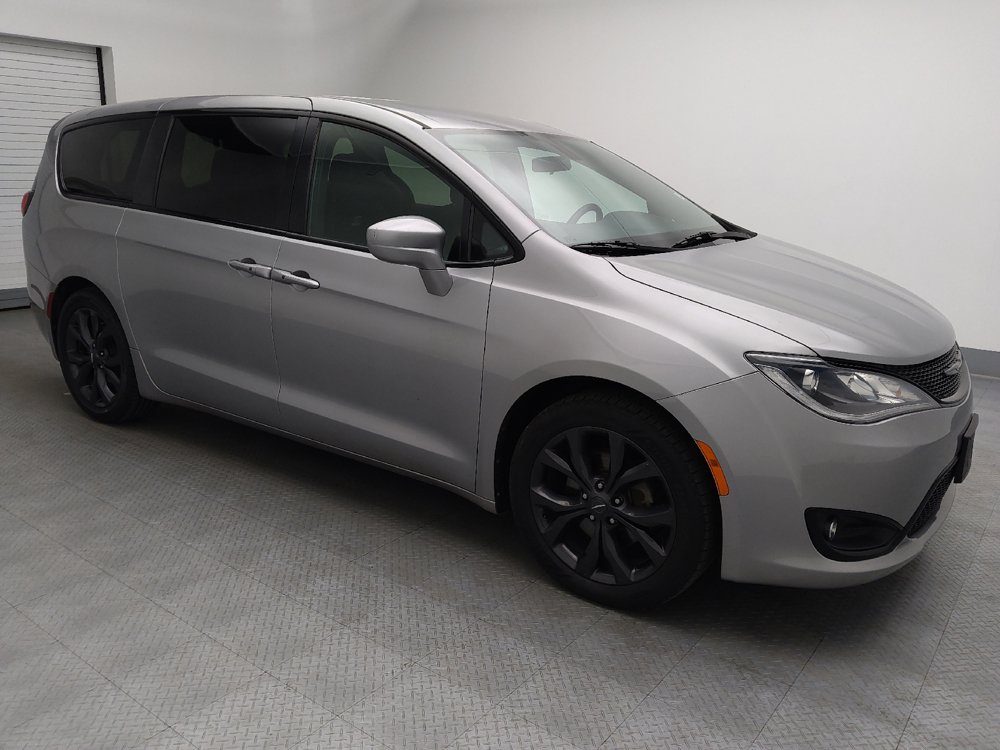 Used 2018 Chrysler Pacifica Touring Plus w/ S Appearance Package FWD image 11