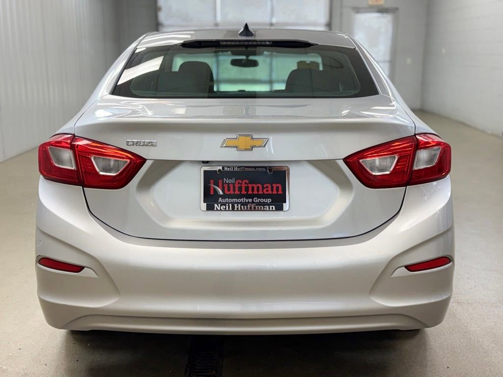 Used 2017 Chevrolet Cruze LS FWD image 6
