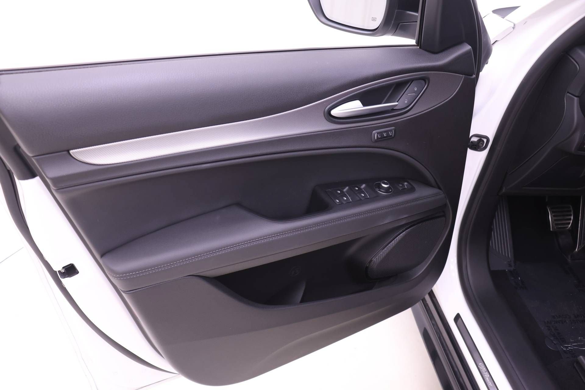 Certified 2024 Alfa Romeo Stelvio Veloce AWD/4WD image 13