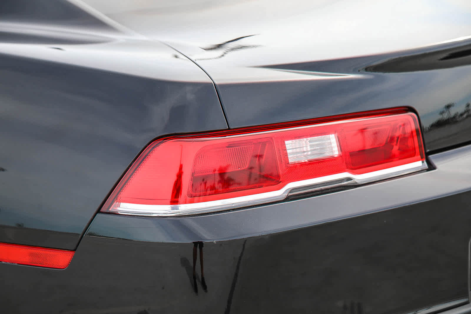 Used 2015 Chevrolet Camaro LS RWD image 9