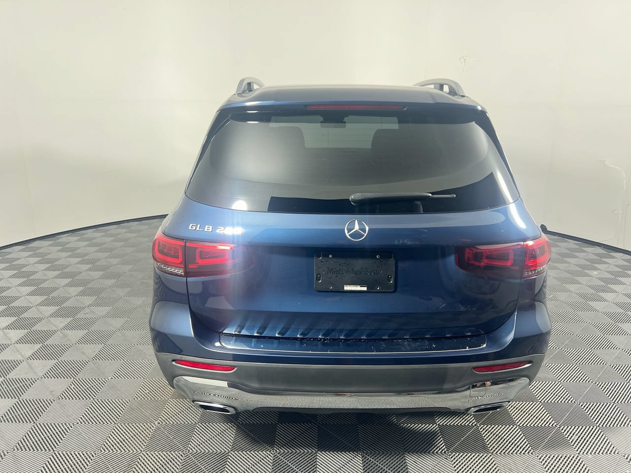 Used 2023 Mercedes-Benz GLB 250 image 4