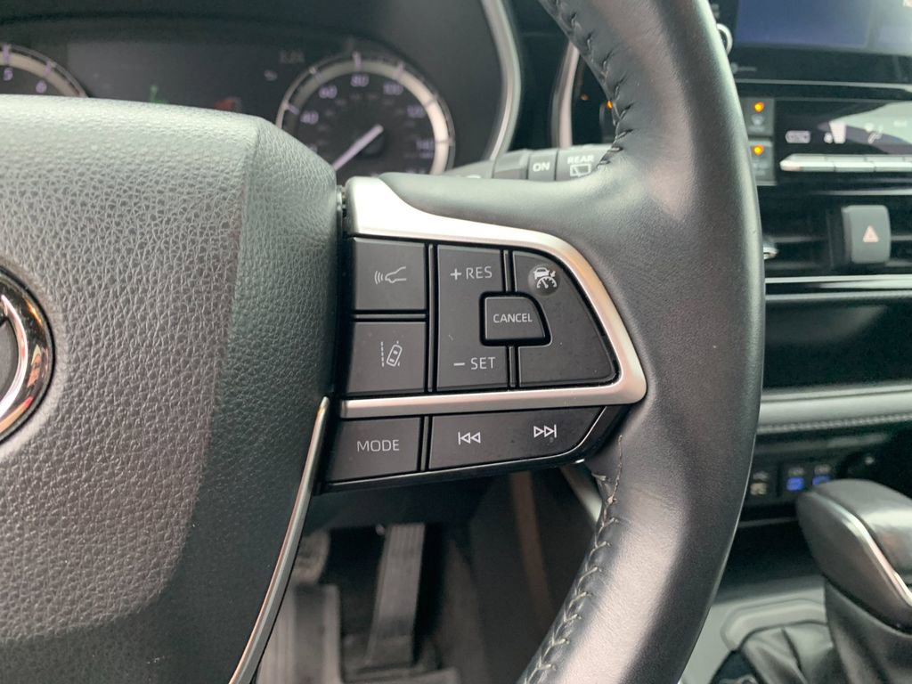 Used 2022 Toyota Highlander XSE image 32