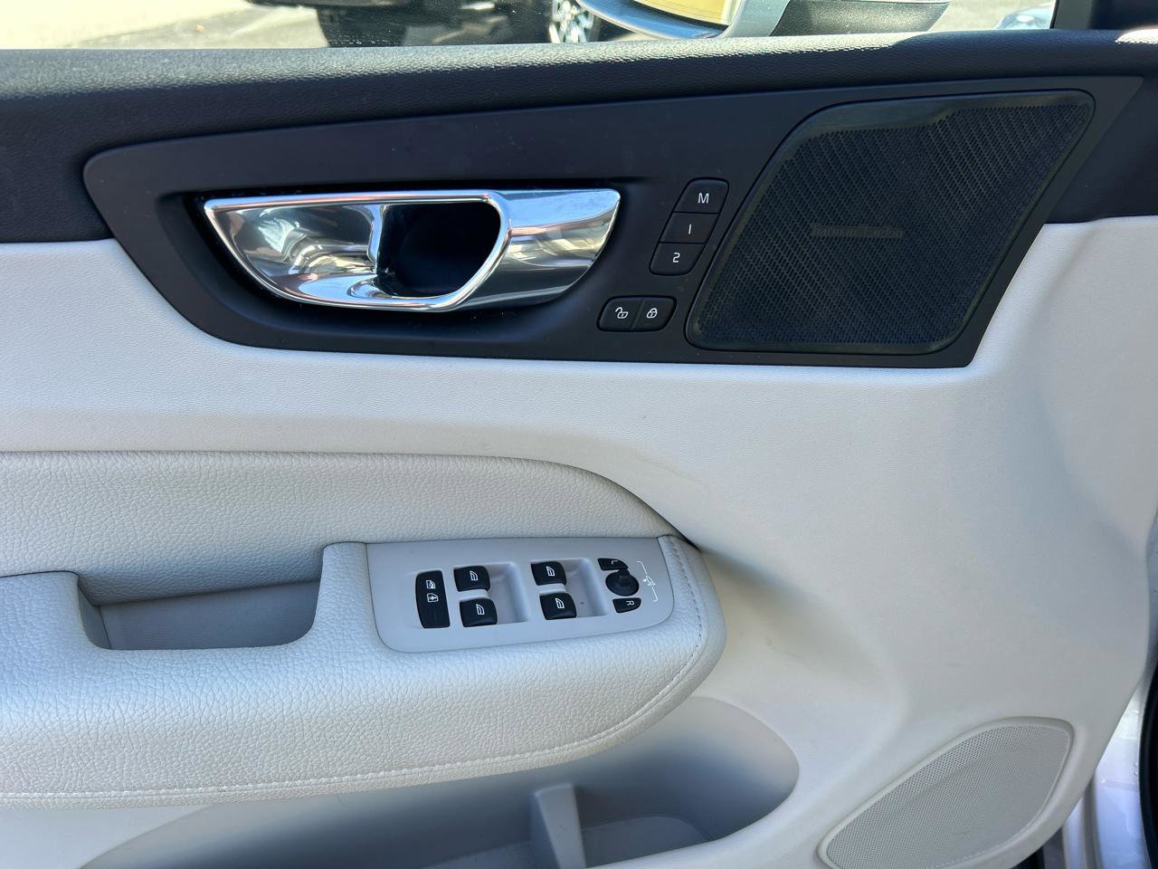 Used 2019 Volvo XC60 T5 Inscription w/ Protection Package Premier image 13