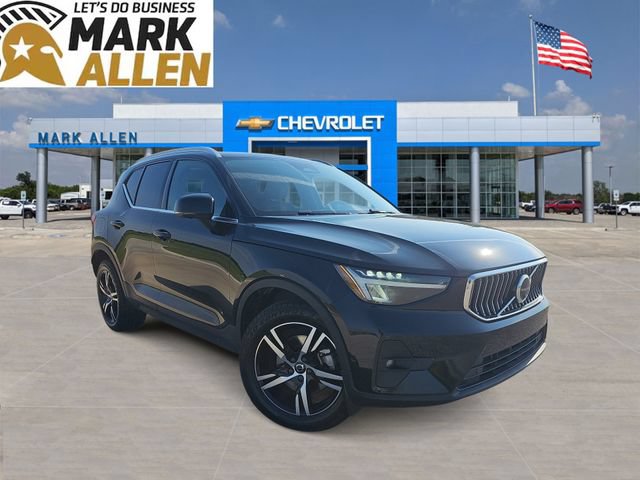Used 2023 Volvo XC40 B5 Plus AWD/4WD image 1