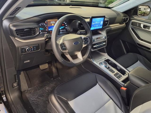 Used 2024 Ford Explorer XLT w/ Equipment Group 202A image 4
