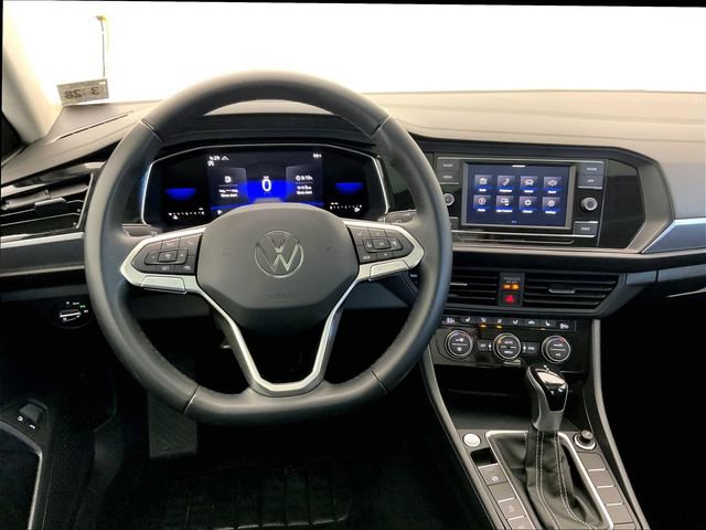 Used 2023 Volkswagen Jetta SE w/ Panoramic Sunroof Package image 5
