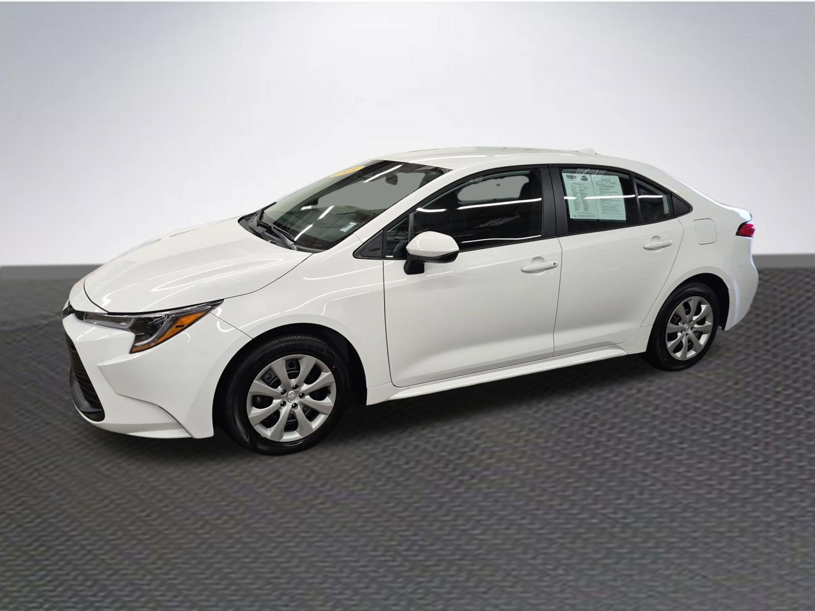 Used 2026 Toyota Corolla LE FWD image 2