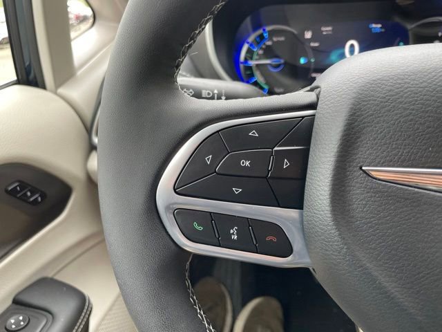 Used 2024 Chrysler Pacifica Limited FWD image 18