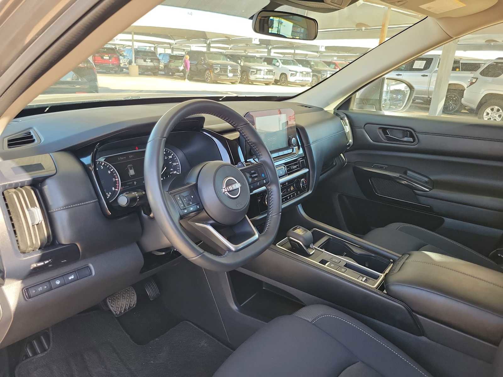 Used 2025 Nissan Pathfinder SV w/ Cargo Package image 2