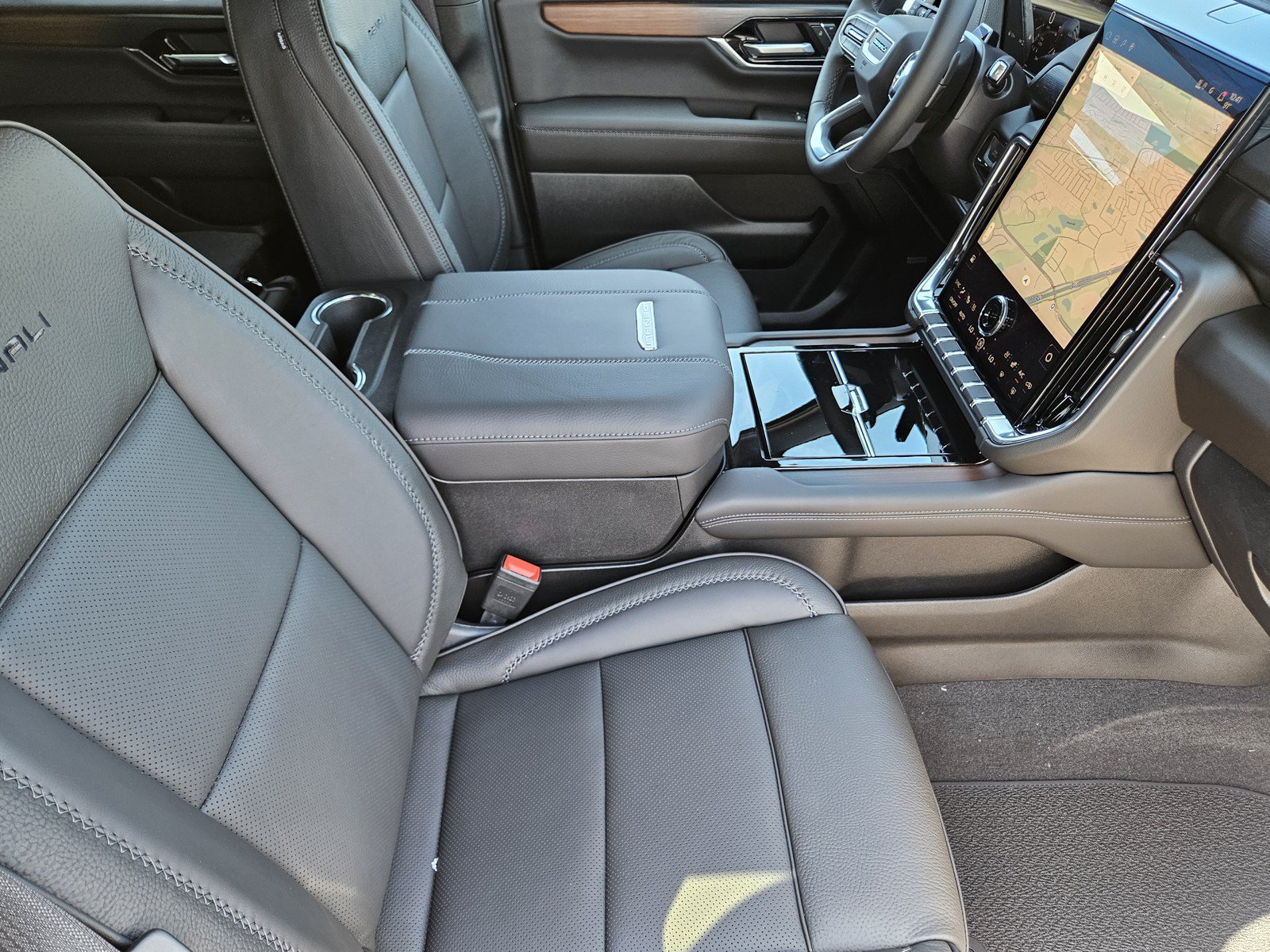 New 2026 GMC Yukon Denali w/ Advanced Technology Package AWD/4WD image 10